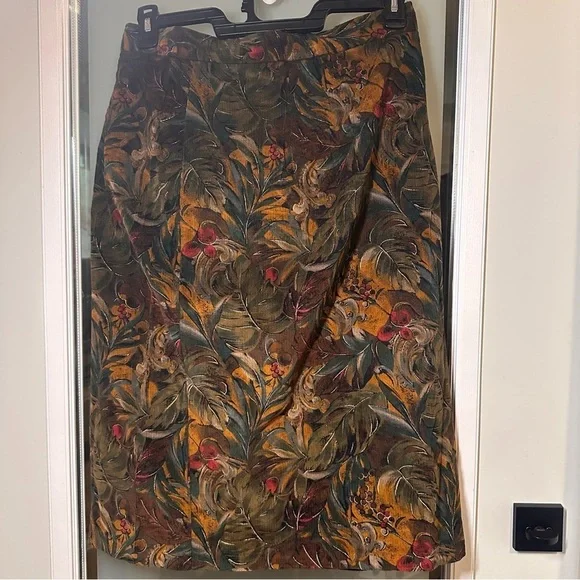 Size 2 /4 Vintage Berries and Leaves Corduroy Fabric Skirt - Picture 6 of 6